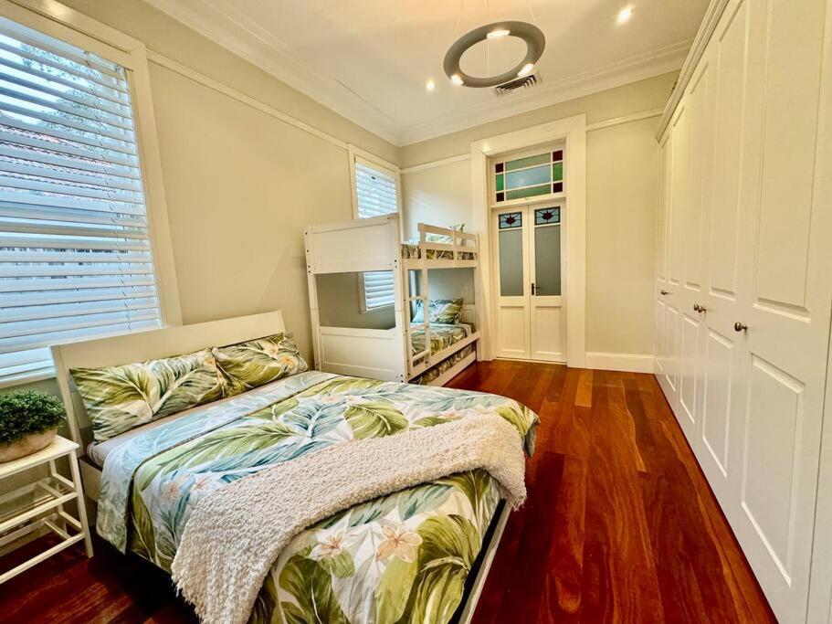 House 3 Bedrooms 2 Baths 2 Parkings In Mosman Ferienhaus